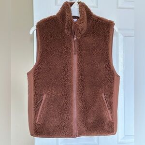Aritzia Tna Cody Massive Polar Vest